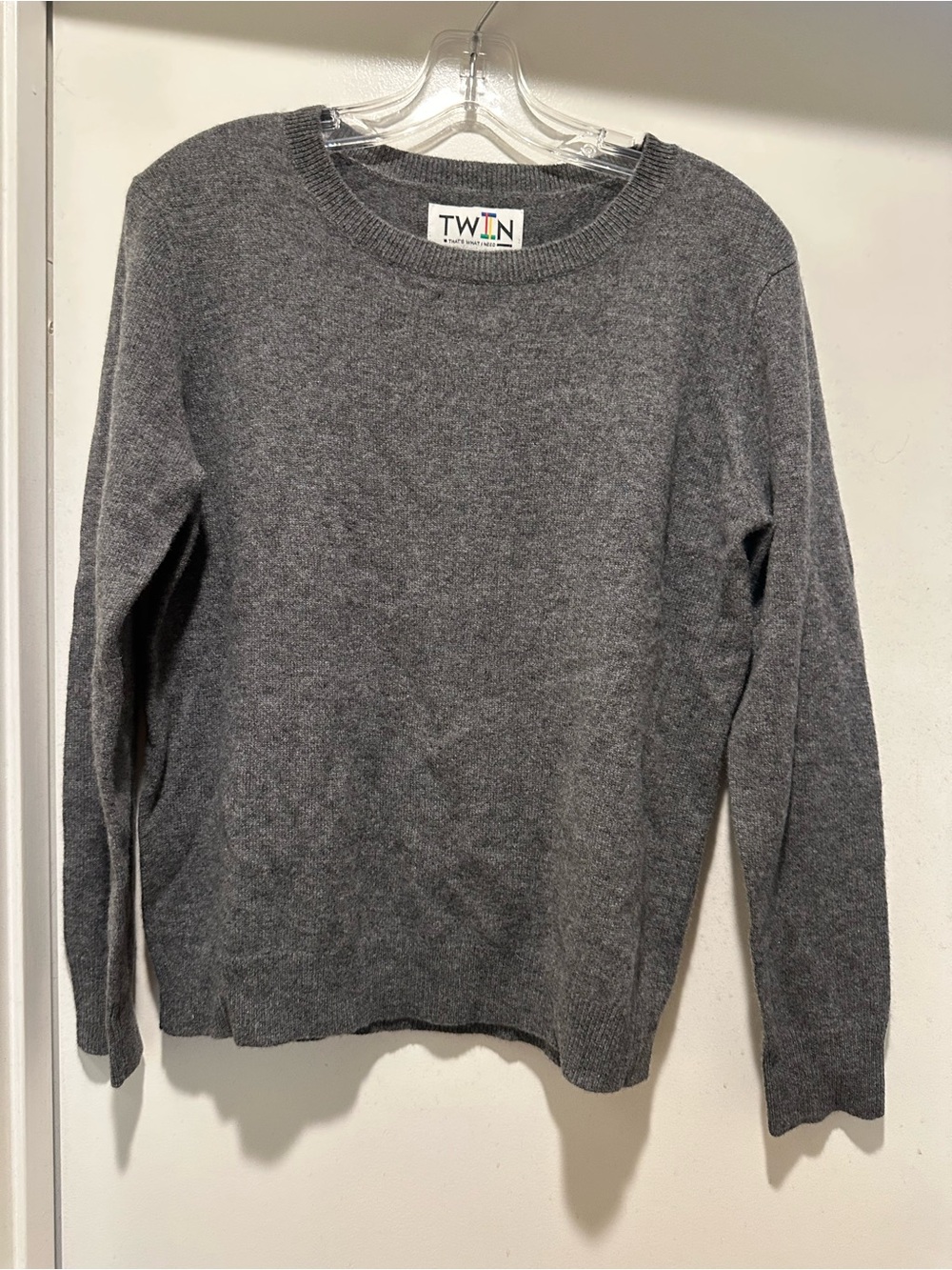 TWIIN Crew Neck 100% Cashmere Sweater in Charcoal Gray Size Medium